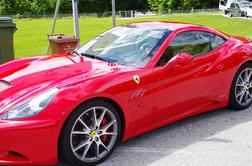 To je prestižni ferrari california, ki so ga zasegli gorenjski policisti