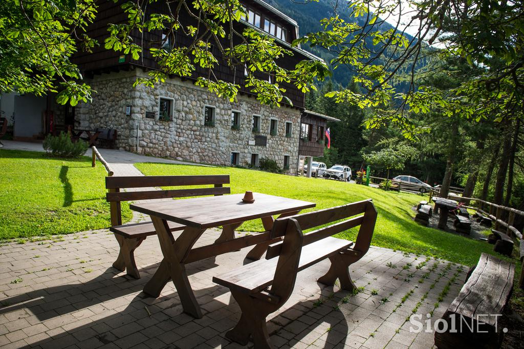 Dacia duster in oskrbnik gorske koče