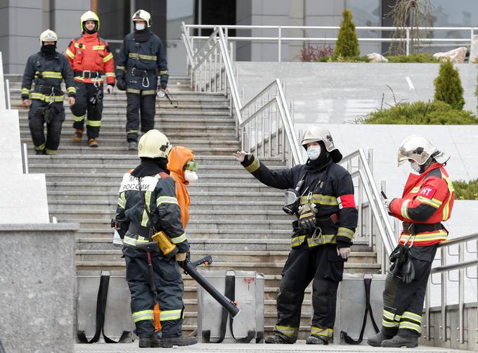 V torkovem požaru na intenzivnem oddelku bolnišnice v Sankt Peterburgu je umrlo pet bolnikov, ki so bili okuženi z novim koronavirusom. Požar naj bi zanetil ventilator. | Foto: Reuters