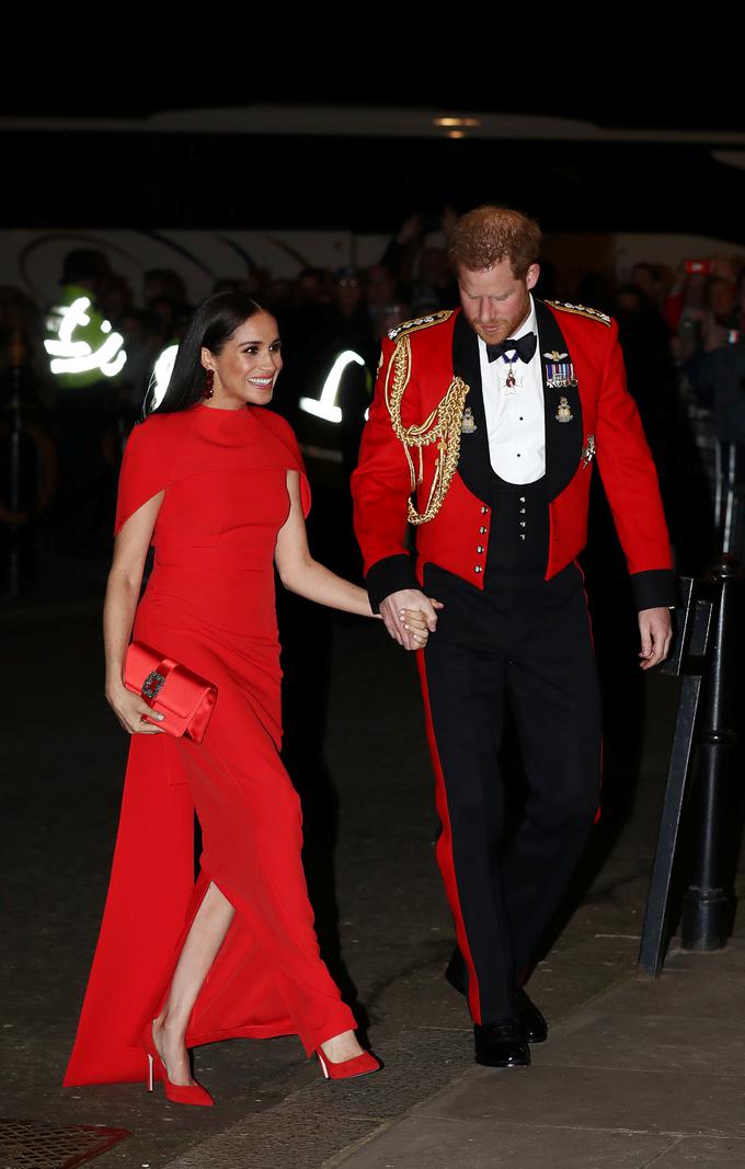 Meghan in Harry sta v soboto blestela v rdeči. | Foto: Getty Images