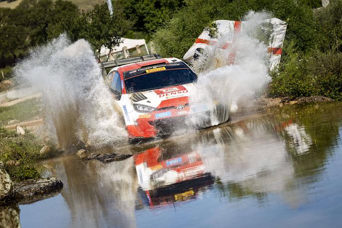 Sebastien Ogier Toyota | Sebastien Ogier je čez vodni pasti še prišel, a pozneje zdrsnil s ceste. | Foto Guliver Image