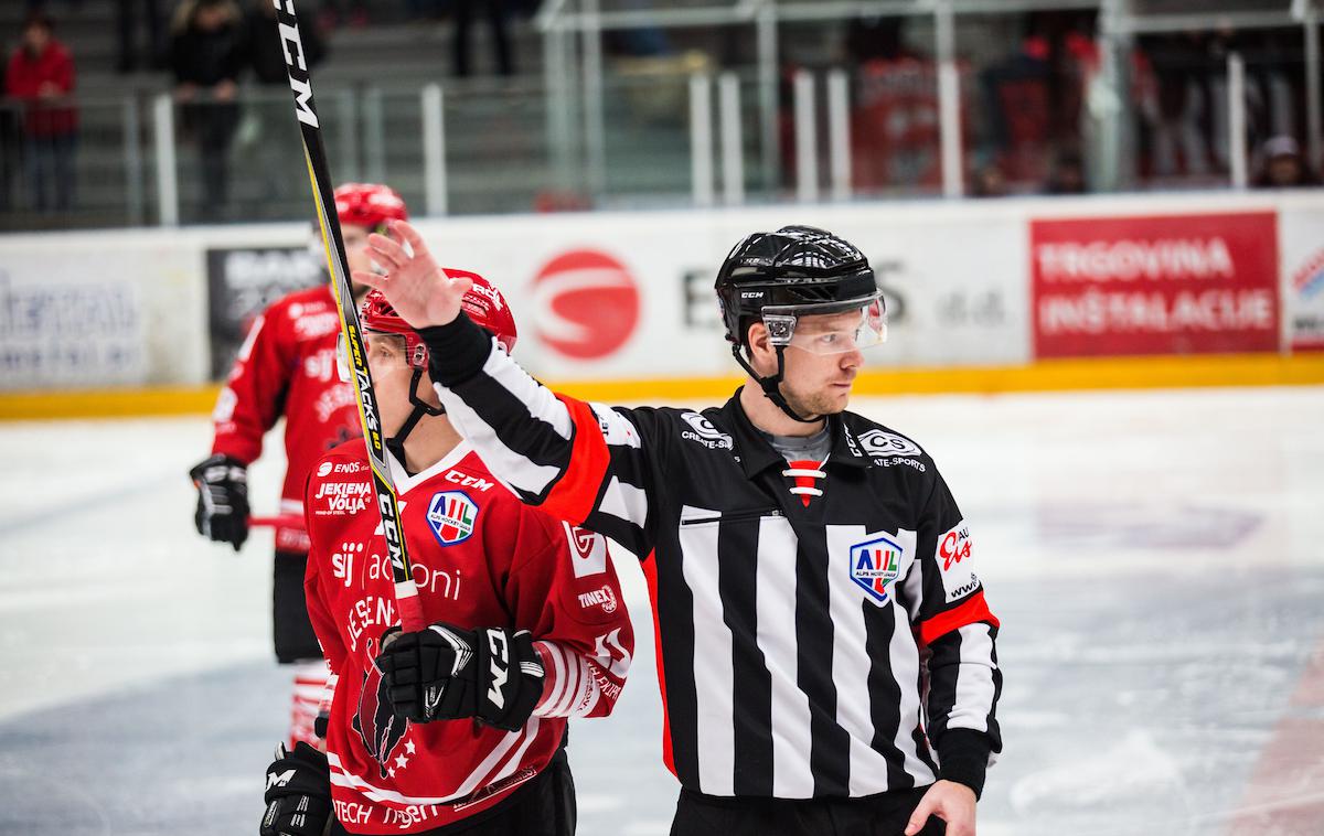 HDD Jesenice, HK SŽ Olimpija Alpska liga | Jeseničani so v torek v Italiji igrali pred praznimi tribunami, na začetku je vladalo precej "avgustovsko vzdušje", na koncu so izgubili po podaljšku. | Foto Peter Podobnik/Sportida