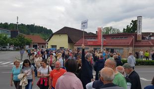 Krajani Sinje Gorice: Kemis ne spada v naselje. Na Vrhniki protest. #foto