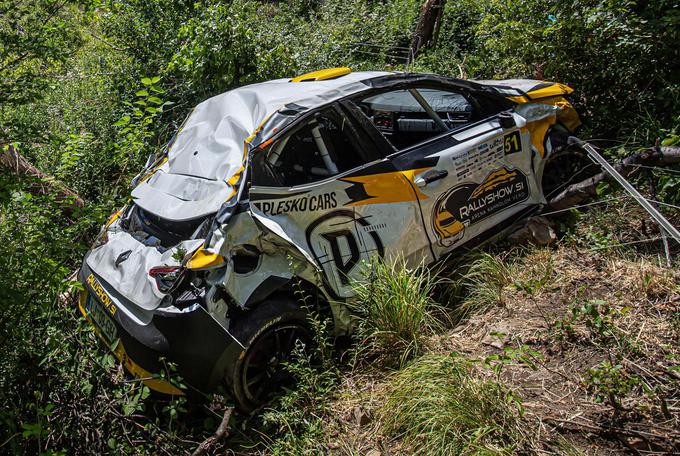 Tako sta dirkalnik renault clio rally5 na reliju Vipavska dolina razbila Jaka Žvab in sovoznik Borut Prosenc. | Foto: WRC Croatia