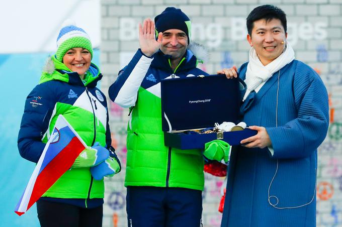 Dobili pa smo maskoto olimpijskih iger in še nekaj - moram priznati, da nisem natančno videl, moram iti še pogledat," je povedel Franci Petek. | Foto: Stanko Gruden