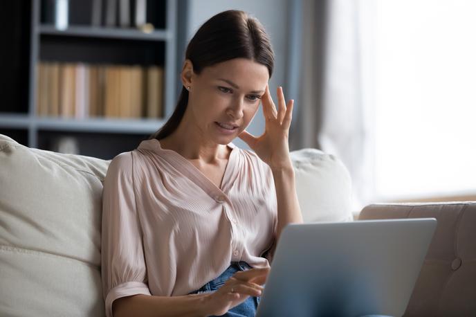 internet | Internetni promet v Sloveniji je v prvih dneh uvedbe ukrepov zaradi epidemije dosegel rekordne vrednosti. Po podatkih Arnesa smo v Sloveniji 14. marca prvič dosegli rekordni spletni promet, in sicer je skupni promet presegel 100 gigabitov na sekundo. Za primerjavo: skupni promet vseh uporabnikov v Sloveniji v delovnem času povprečno znaša med 25 in 40 gigabiti na sekundo. | Foto Getty Images