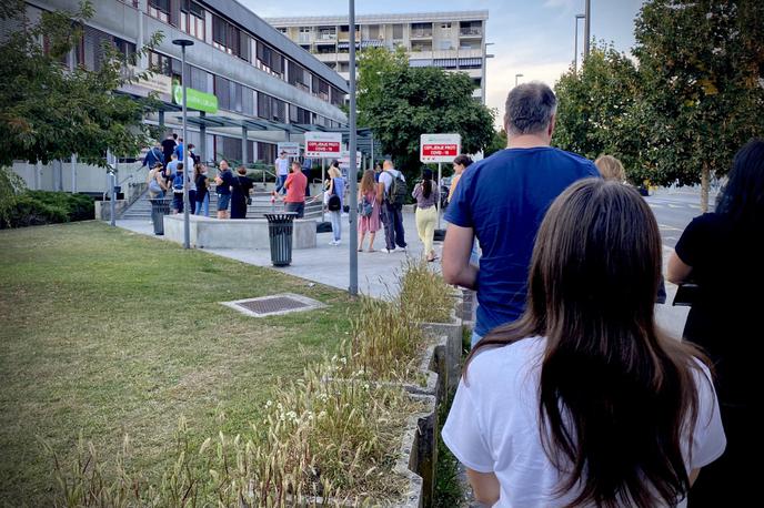 Cepljenje vrsta Metelkova | Cepilni centri so danes dobili sorazmeren delež naročenih odmerkov Janssna, saj v Sloveniji trenutno ni dovolj tega cepiva, da bi lahko zadostili vsem željam. | Foto Ana Kovač