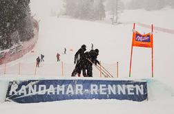 Močno sneženje uničilo smukaški praznik v Garmischu