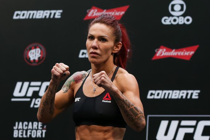 Cris Cyborg po tehtanju večer pred krstnim nastopom pod okriljem organizacije UFC.  | Foto: Getty Images