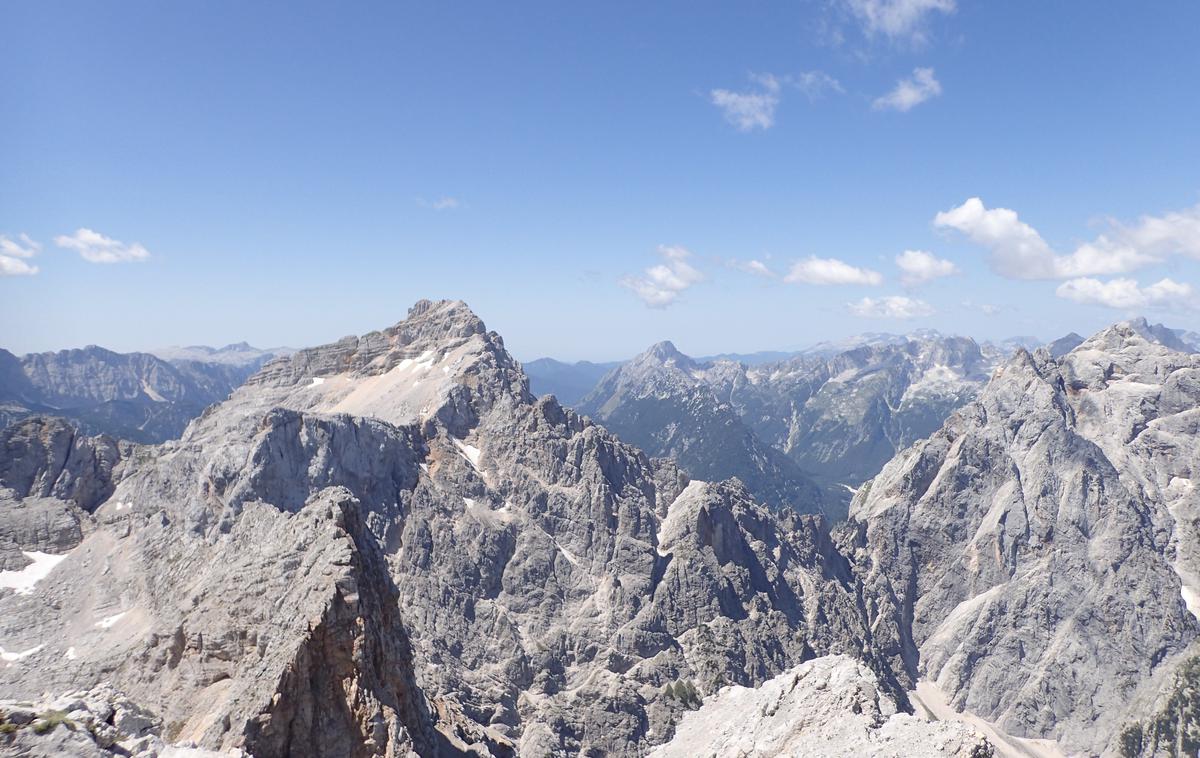 Julijske alpe | V gore je treba iti primerno opremljen, še posebej pazljivi pa bodite pri sestopih. | Foto STA