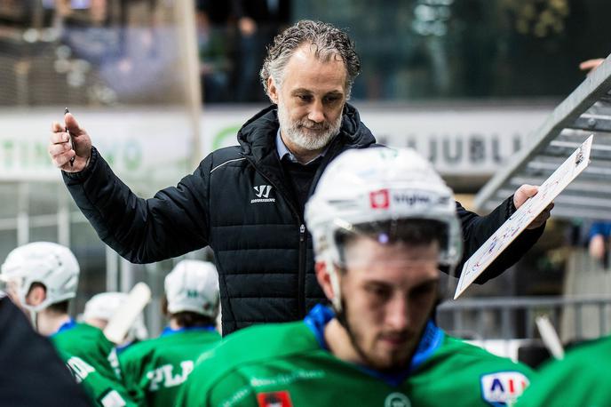 HK Olimpija Jure Vnuk | Trener Olimpije Jure Vnuk je po nedeljskem porazu obžaloval napake, ki so jih Italijani s pridom izkoriščali in po preobratu zmagali s 6:4 ter povedli v finalu z 2:1 v zmagah. Prvak postane moštvo, ki prvo zmaga štirikrat. | Foto Grega Valančič/Sportida