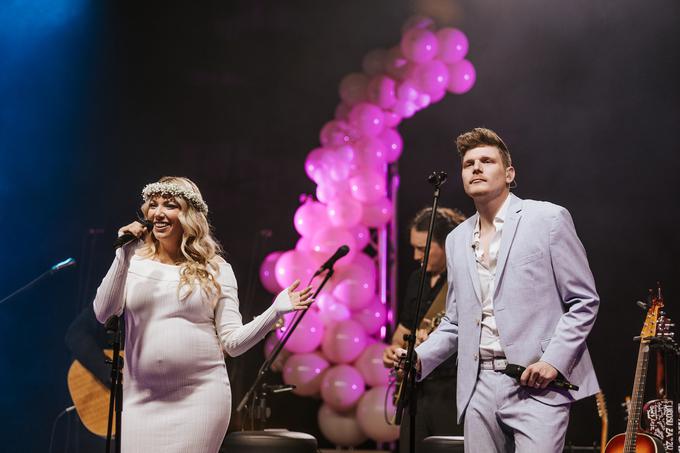 Uroš in Tjaša se bosta po seriji že razprodanih koncertov za nekaj časa poslovila od odrov in se posvetila prihodu nove članice. | Foto: Andraž Martinšek (Happy Moments)