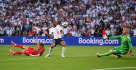 Raheem Sterling, Anglija : Danska