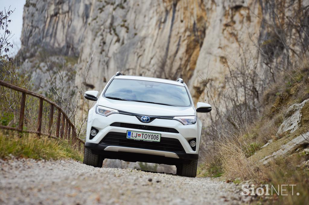 Toyota RAV4 - fotogalerija testnega vozila