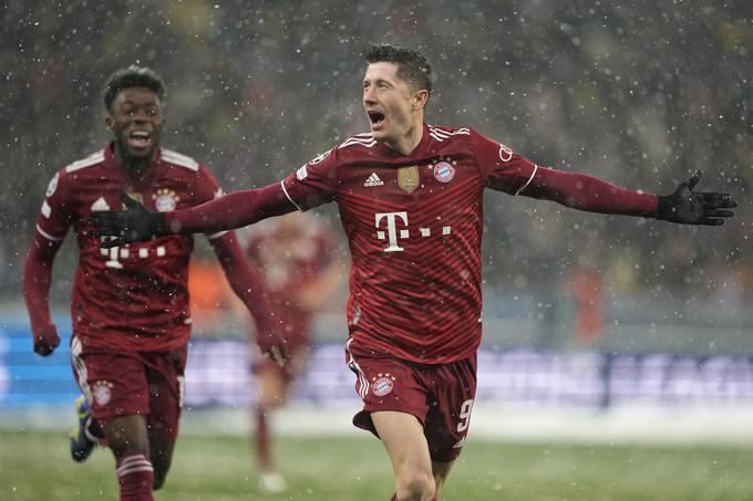 Poljak Robert Lewandowski je v imenitni strelski formi tudi v sezoni 2021/22. Na zadnji tekmi lige prvakov v Kijevu je navdušil z zadetkom s škarjicami. | Foto: Guliverimage/Vladimir Fedorenko