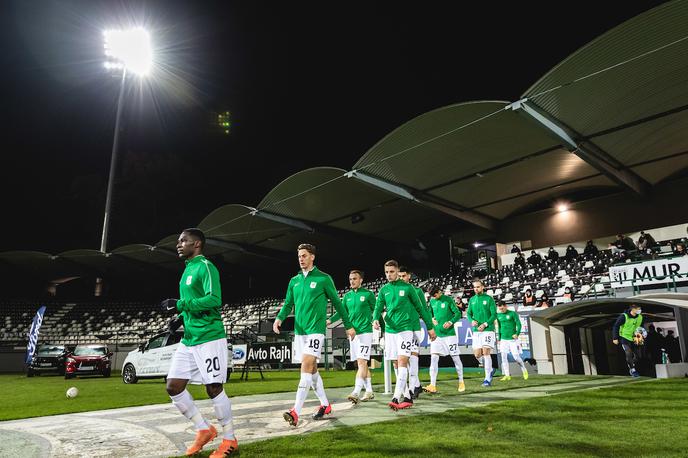 Mura Olimpija | Nogometaši Olimpije so z zmago v Murski Soboti ohranili minimalen zaostanek ene točke za vodilnim Mariborom. | Foto Blaž Weindorfer/Sportida