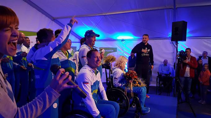 Za glasbeno dogajanje sta poskrbela Nina Pušlar in Zlatko.  Foto: Facebook/Slo Paralympic Shooting. | Foto: 