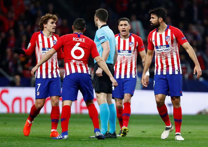 Atletico je bil večkrat nezadovoljen z odločitvami nemškega sodnika. | Foto: Reuters