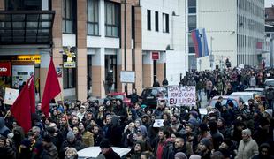 Grimsa razburil "levi ekstremizem" na Kotnikovi, predstavniki koalicije: Ne nasedajte provokacijam. 