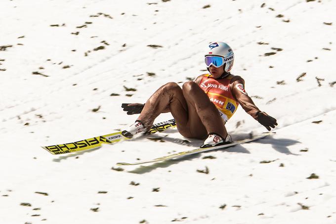 Kamil Stoch je v Planici takole pristal pri 251,5 metrih, a so sodniki njegov skok ocenili kot brez padca, tako da daljava še danes uradno velja za najdaljši na Letalnici bratov Gorišek. | Foto: Grega Valančič/Sportida