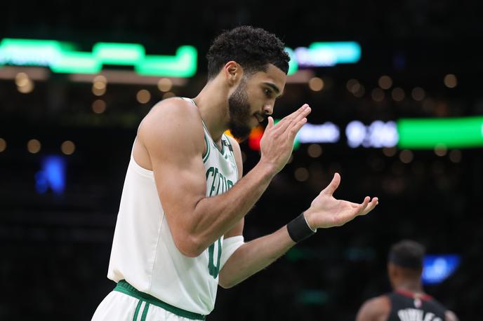 Boston Miami | Jayson Tatum je bil z 31 točkami prvi strelec dvoboja v Bostonu. | Foto Reuters