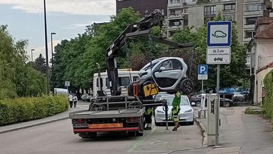 Včeraj v Ljubljani: pajek je odpeljal tudi električnega #foto