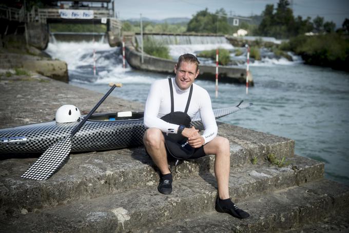 Kot otrok je veliko jadral, a zdaj mu čas tega ne dopušča. Benjamin Savšek upa, da bo imel še kdaj možnost spet stopiti na jadrnico. | Foto: Ana Kovač