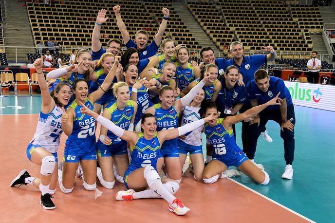 Slovenija odbojka ženske | Slovenke so Ukrajino premagale s 3:2 v nizih in se uvrstile v izločine boje. | Foto CEV