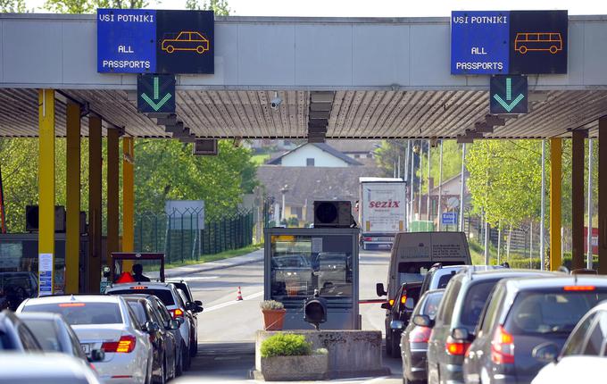 Hrvaška je članica EU, a (še) ni v schengenskem območju. V poletnem času so neprijetni zastoji na hrvaški meji s Slovenijo neizogibni, kar gotovo ni v pomoč hrvaškemu turizmu. | Foto: Jure Gregorčič