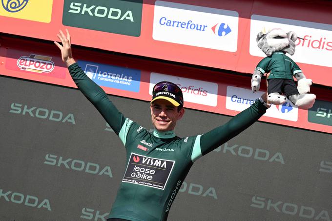  Wout van Aert je v zeleni majici. | Foto: Guliverimage