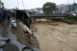 Poplave v Nepalu zahtevale več kot 60 smrtnih žrtev