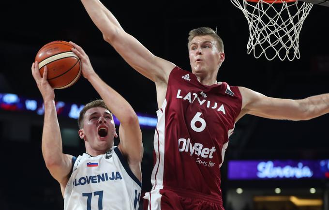 Kristaps Porzingis in Luka Dončić bosta udarni dvojec Dallasa. | Foto: Reuters