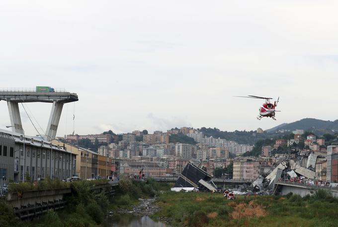 Državni sekretar za promet Edoardo Rixi je v četrtek napovedal, da bi prihodnje leto morali na kraju zrušenega zgraditi nov viadukt. | Foto: Reuters