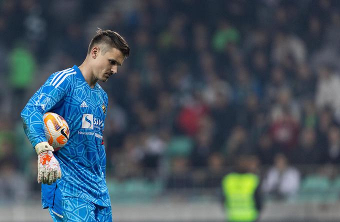 Ažbe Jug, povratnik na vratih Maribora, je ostal nepremagan do konca rednega dela, nato pa ga je po natančnem strelu z bele točke premagal Mario Kvesić. | Foto: Vid Ponikvar