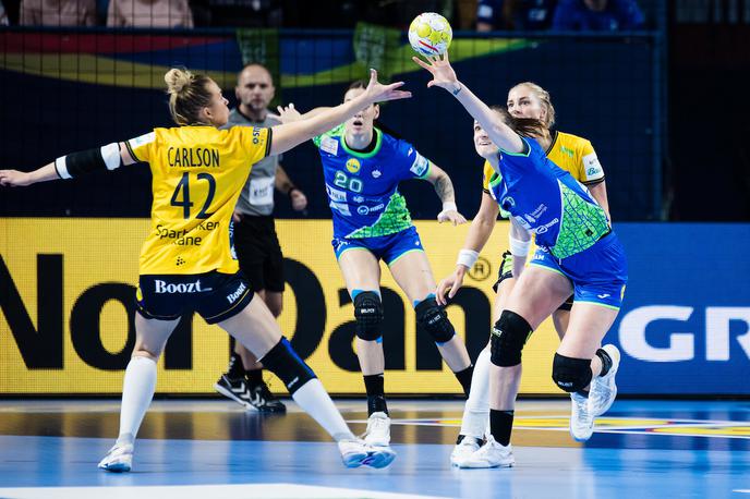 EHF Euro22: Slovenija - Švedska, slovenska ženska rokometna reprezentanca | Slovenke so doživele prvi poraz na letošnjem EP, Švedinje so bile boljše s 33:22. | Foto Grega Valančič/Sportida