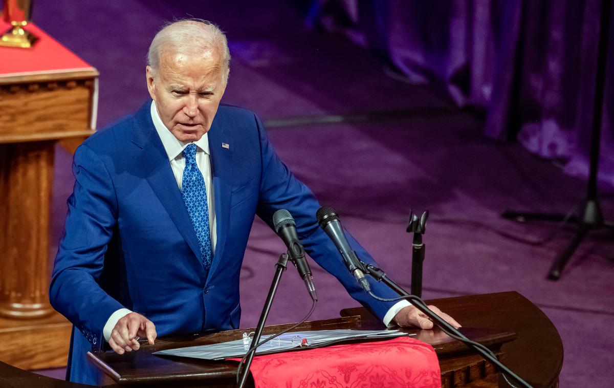 Joe Biden | Biden se po neuspešnem soočenju konec junija otepa pozivov dela javnosti in stranke, ki želi, da 81-letnega kandidata nadomesti nekdo, ki se bo lahko bolje postavil po robu Trumpu. Biden sicer verjame, da je ravno on najboljše zagotovilo, da se Trump ne vrne na oblast. | Foto Guliverimage