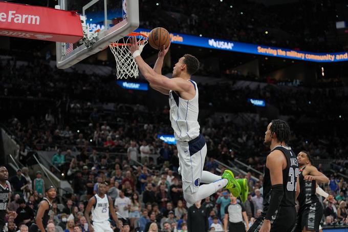 Dwight Powell je zadel vseh osem metov iz igre. | Foto: Reuters