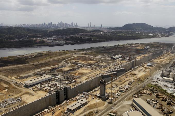 Za širitev prekopa oziroma tretji kanal so se odločili zaradi vse večjega pomorskega prometa skozi prekop. | Foto: Reuters