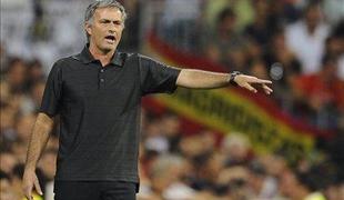 Mourinho vendarle pod drobnogledom