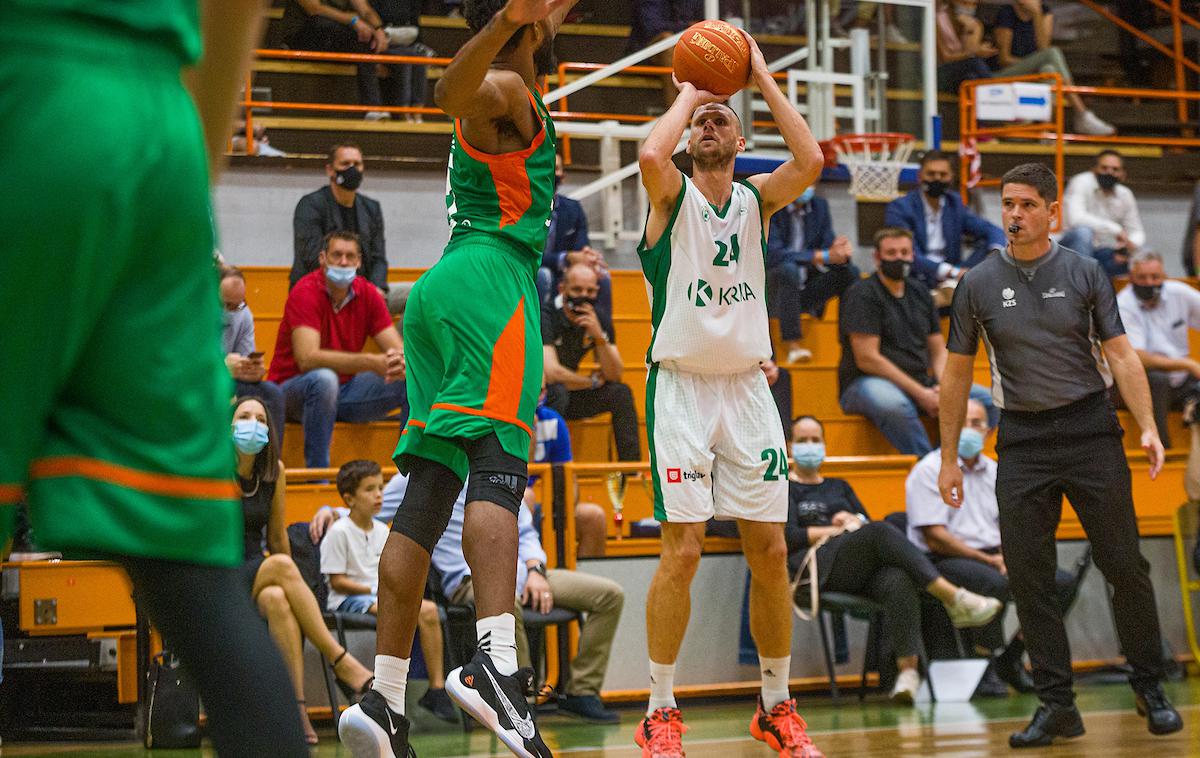 KK Krka : KK Cedevita Olimpija, superpokal | Luka Lapornik v tej sezoni nosi kapetanski trak. | Foto Urban Meglič/Sportida