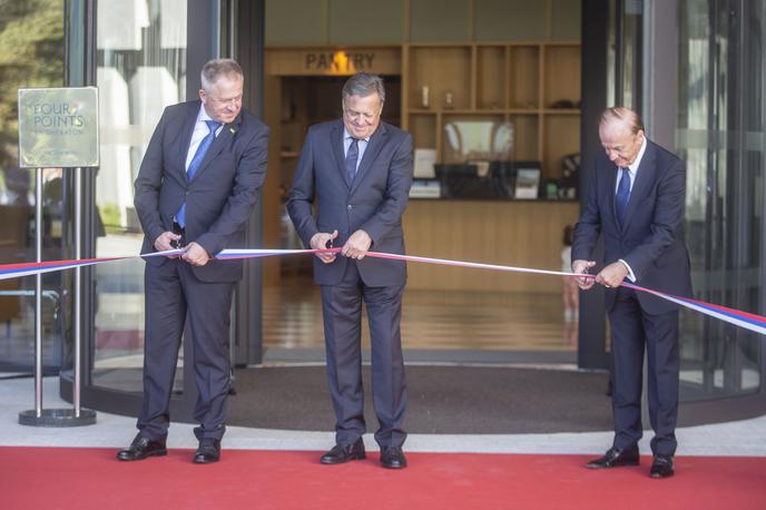 Otvoritev prizidka hotela Four Points by Sheraton. Hotel Mons. Počivalšek Janković Anderlič | Trak so uradno prerezali gospodarski minister Zdravko Počivalšek, ljubljanski župan Zoran Janković in investitor Jože Anderlič. | Foto Bojan Puhek