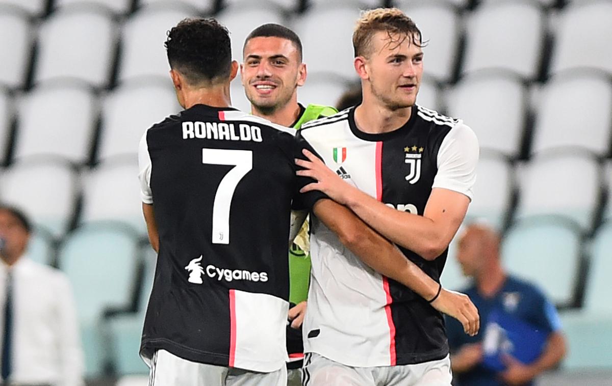 Matthijs de Ligt | Matthijs de Ligt (desno) odhaja na operacijski poseg. | Foto Reuters