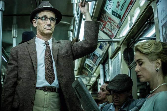 Mark Rylance v vlogi Rudolfa Abela | Foto: 