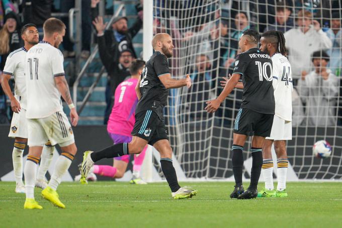 Veselje štirikratnega strelca Teemuja Pukkija proti Los Angeles Galaxyju | Foto: Reuters