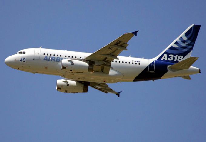 Lastniki in vodstvo portoroškega letališča si želijo, da bi na edinem obalnem letališču lahko kmalu pristajala večja letala kot je Airbus A318. Ta sprejme do 120 potnikov. | Foto: Reuters