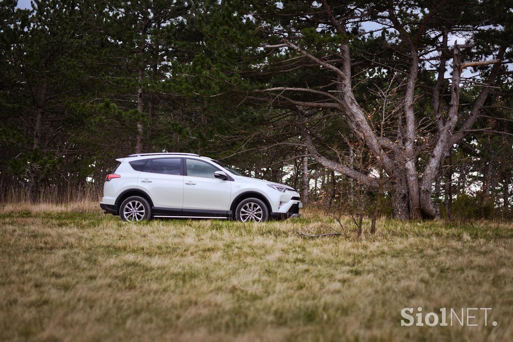 Toyota RAV4 - fotogalerija testnega vozila