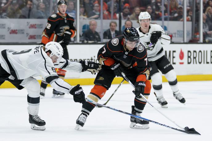 Los Angeles Kings Anaheim Ducks | Kralji so za konec pripravljalnega obdobja z 0:3 izgubili z Anaheimom. Na osmih pripravljalnih tekmah (na številnih so priložnost dobili mladi) so zmagali le enkrat, kar je najslabši rezultatski izkupiček po sezoni 1974/75. | Foto Reuters