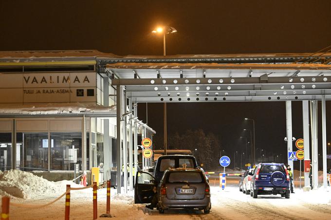 Mejni prehod Vaalimaa na jugovzhodu države so odprli ob polnoči. | Foto: Reuters