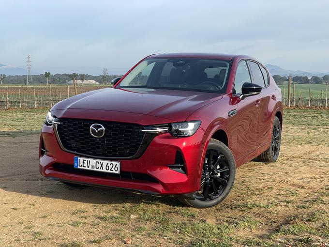 Mazda je modelu CX-60 poleg bencinskega priključnega hibrida zdaj dodala še dve cenejši dizelski možnosti pogona. | Foto: Gregor Pavšič