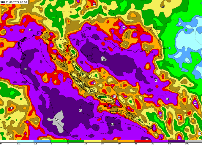 Izračun predvidene količine padavin med nedeljo in torkom, 18. in 20. avgustom. Največ padavin sicer napovedujejo za ponedeljek. Količine so v litrih na kvadratni meter. | Foto: ECMWF